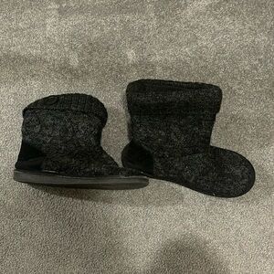 Muk luks cable knit fleece boots in black size 10